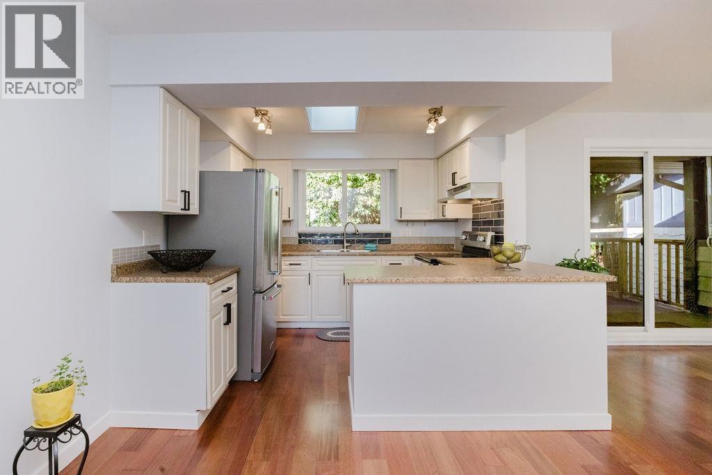 2016 Coach Road, Roberts Creek, British Columbia  V0N 2W6 - Photo 12 - R3087726