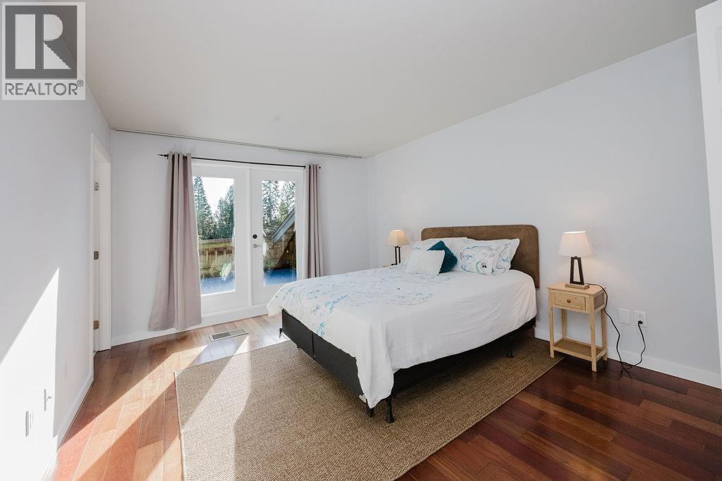 2016 Coach Road, Roberts Creek, British Columbia  V0N 2W6 - Photo 14 - R3087726