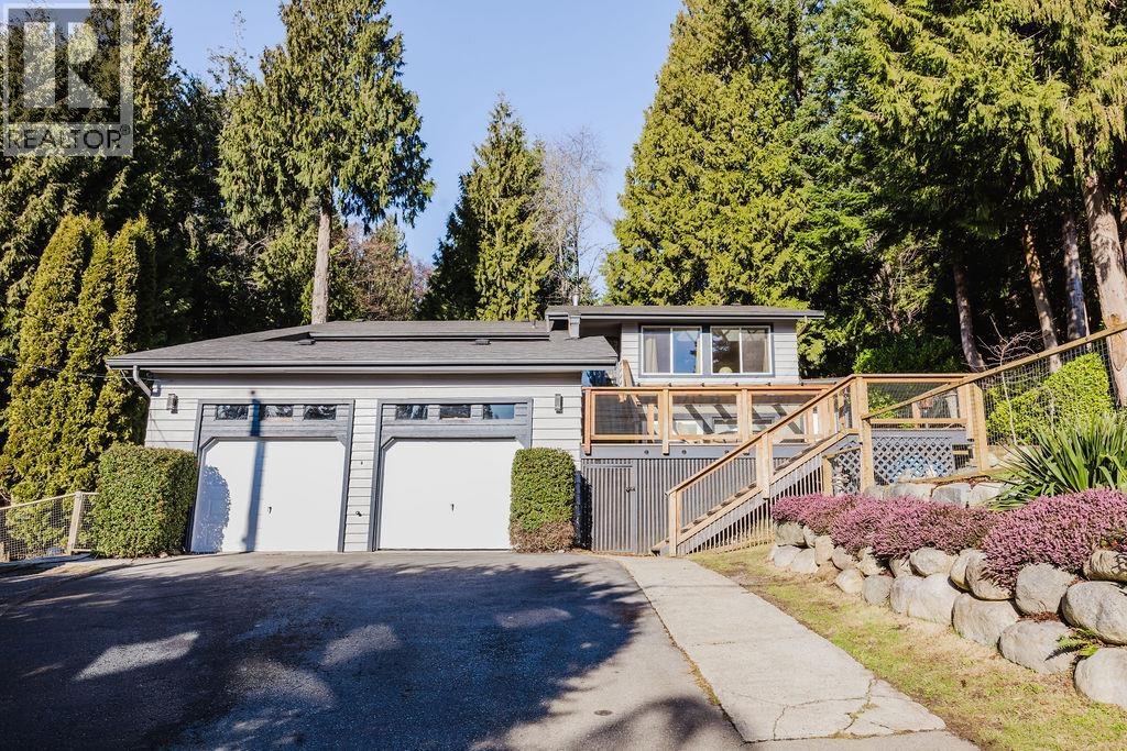 2016 Coach Road, Roberts Creek, British Columbia  V0N 2W6 - Photo 2 - R3087726