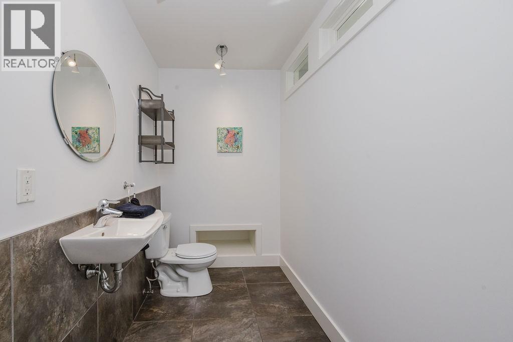 2016 Coach Road, Roberts Creek, British Columbia  V0N 2W6 - Photo 20 - R3087726