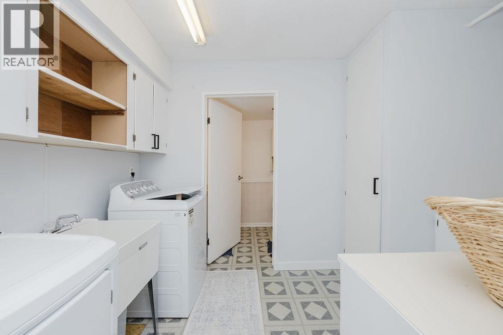 2016 Coach Road, Roberts Creek, British Columbia  V0N 2W6 - Photo 24 - R3087726