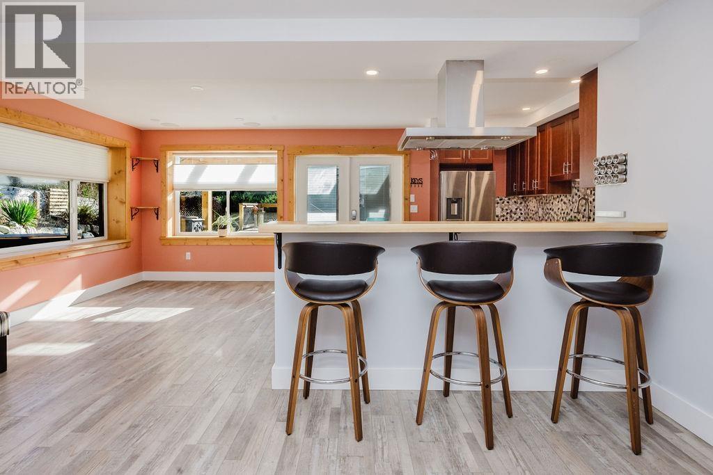 2016 Coach Road, Roberts Creek, British Columbia  V0N 2W6 - Photo 30 - R3087726