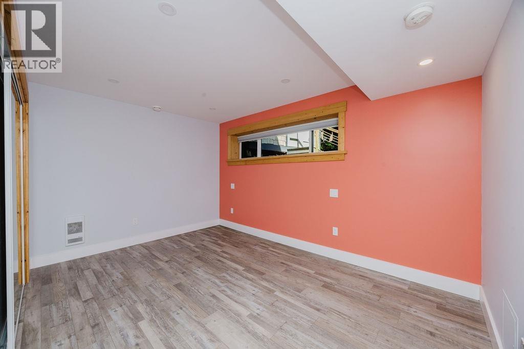 2016 Coach Road, Roberts Creek, British Columbia  V0N 2W6 - Photo 32 - R3087726