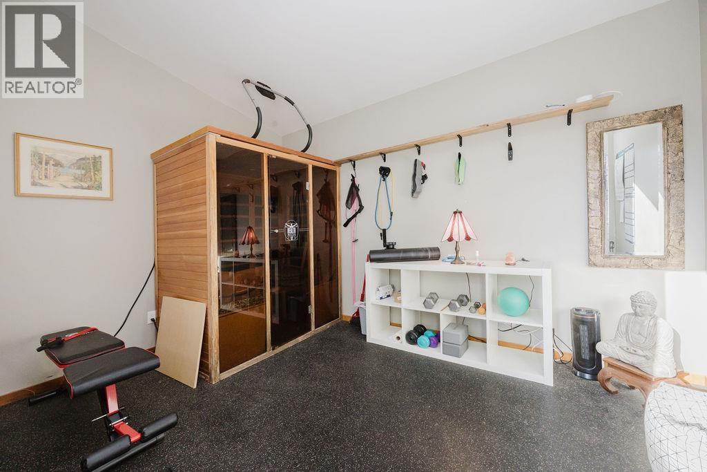 2016 Coach Road, Roberts Creek, British Columbia  V0N 2W6 - Photo 34 - R3087726