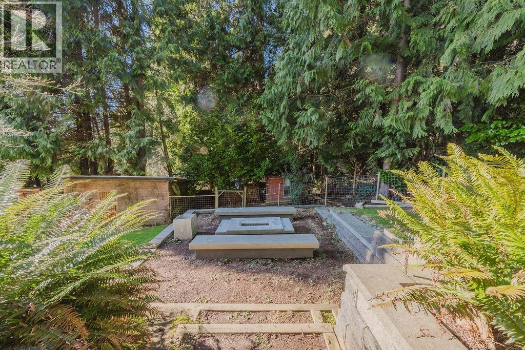 2016 Coach Road, Roberts Creek, British Columbia  V0N 2W6 - Photo 35 - R3087726