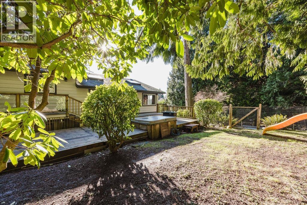 2016 Coach Road, Roberts Creek, British Columbia  V0N 2W6 - Photo 36 - R3087726