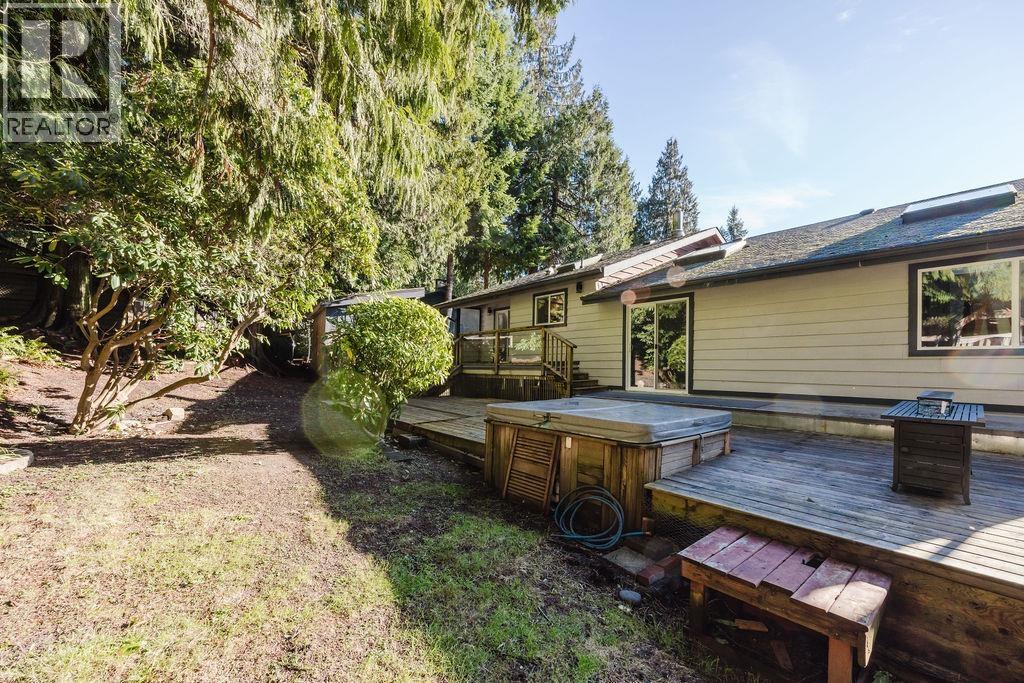 2016 Coach Road, Roberts Creek, British Columbia  V0N 2W6 - Photo 37 - R3087726