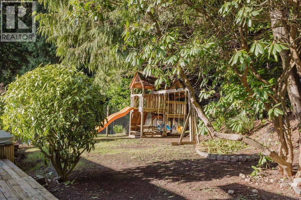 2016 Coach Road, Roberts Creek, British Columbia  V0N 2W6 - Photo 38 - R3087726