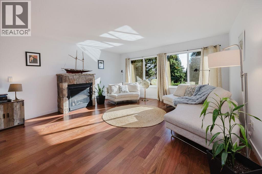 2016 Coach Road, Roberts Creek, British Columbia  V0N 2W6 - Photo 7 - R3087726