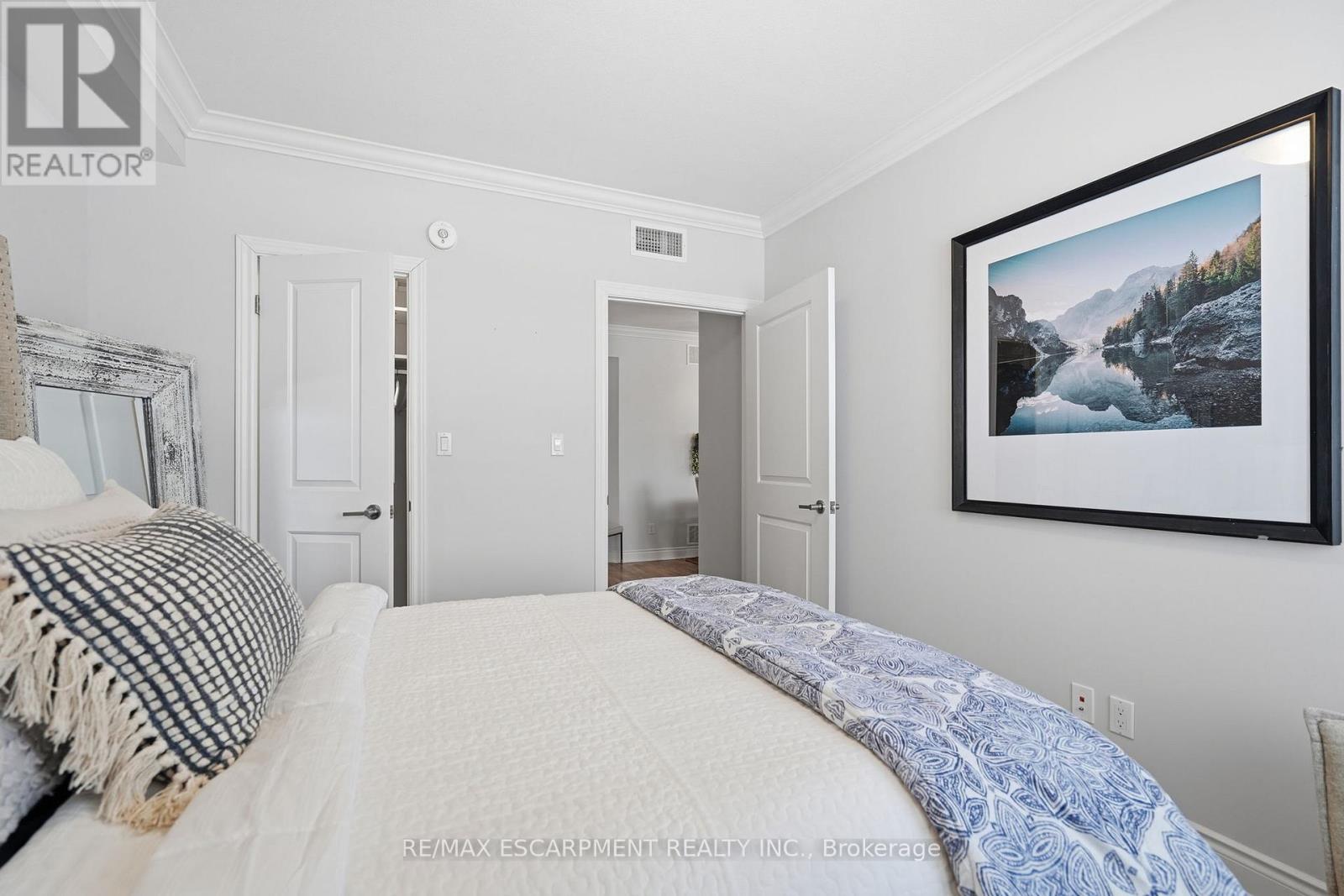 207 - 65 Haddington Street, Haldimand, Ontario  N3W 2H2 - Photo 14 - X12769702