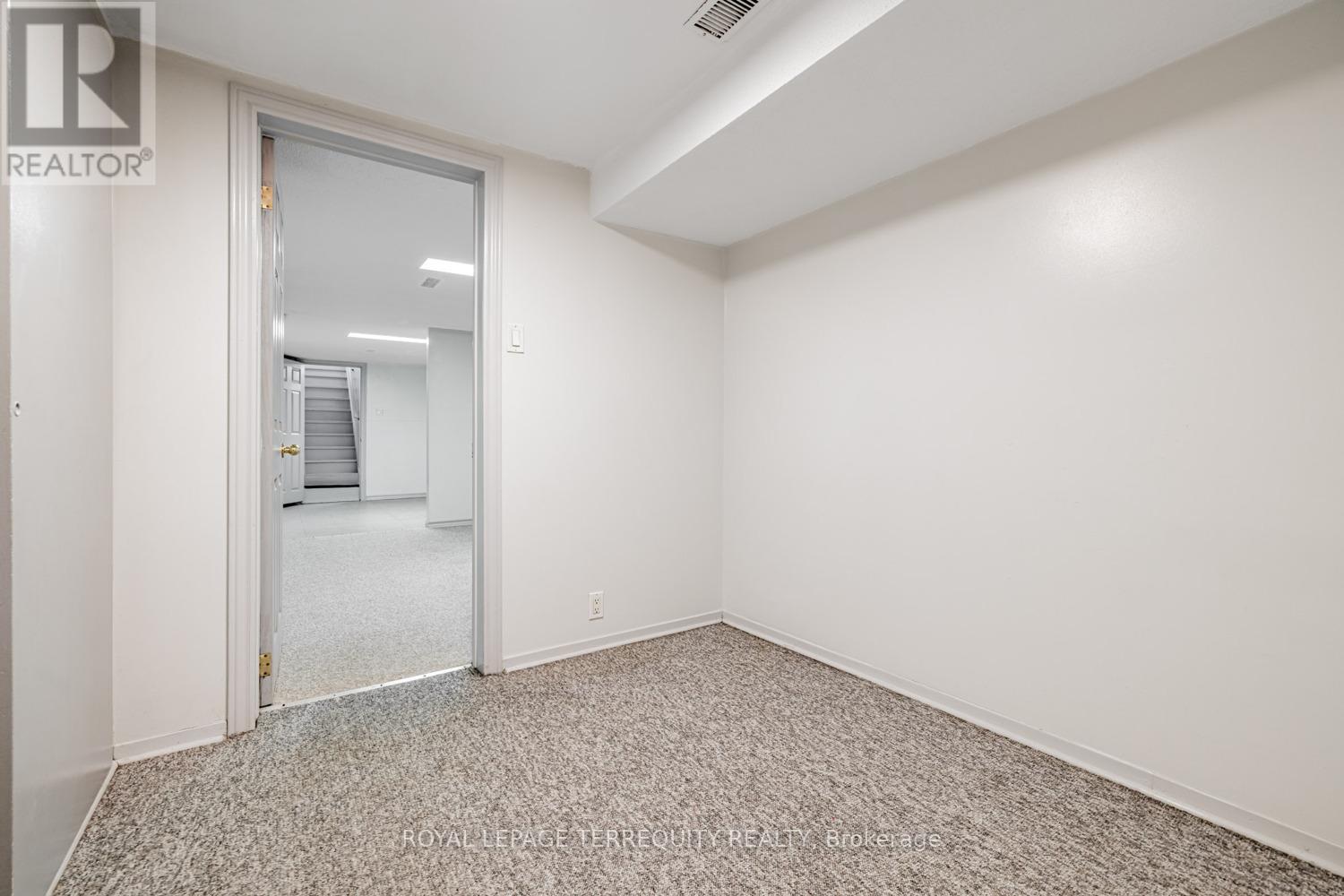 Bsmt - 171 Christie Street, Toronto, Ontario  M6G 3B3 - Photo 2 - C12769712