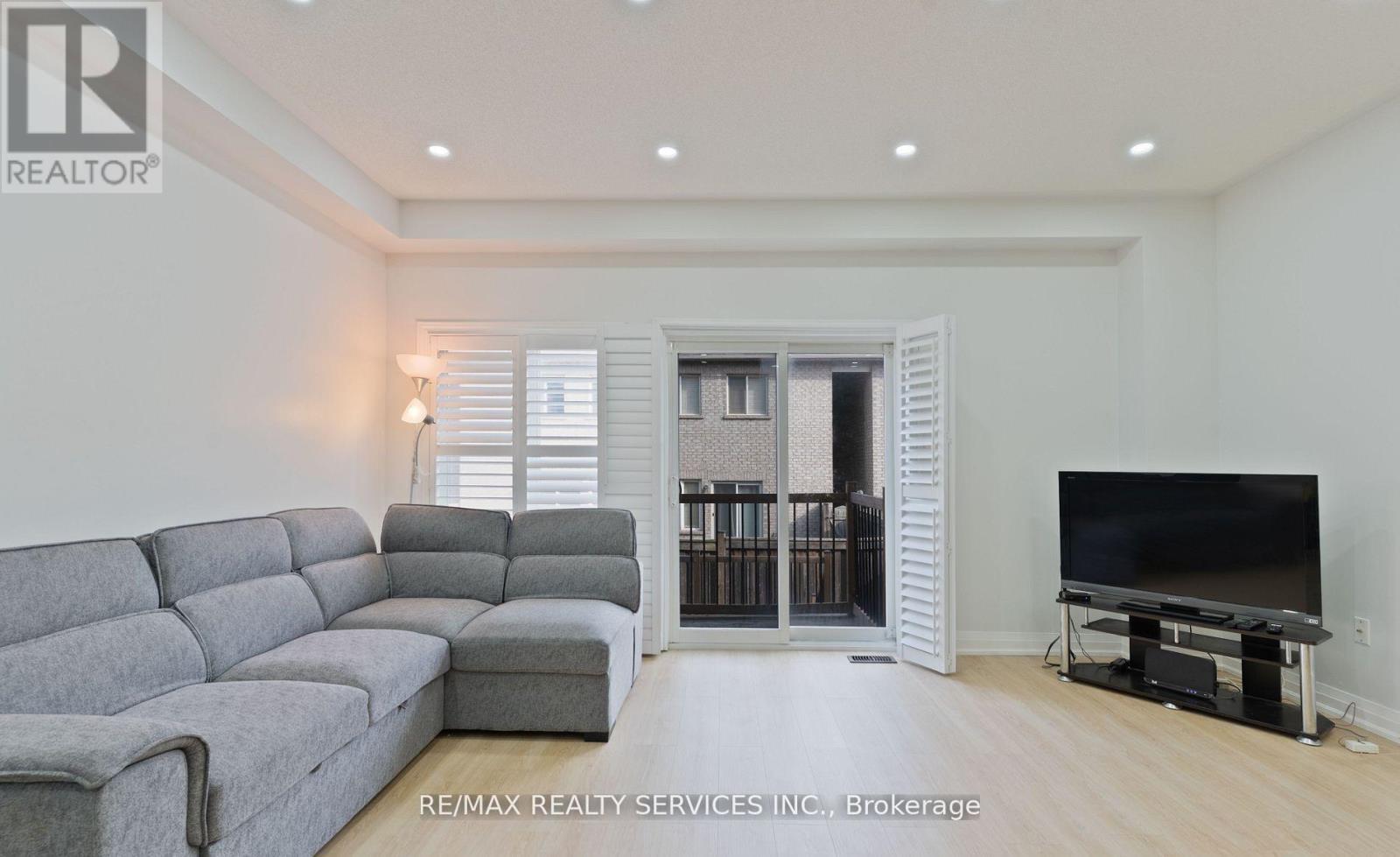 107 Frenchpark Circle, Brampton (Credit Valley), Ontario  L6X 0Y5 - Photo 12 - W12769720