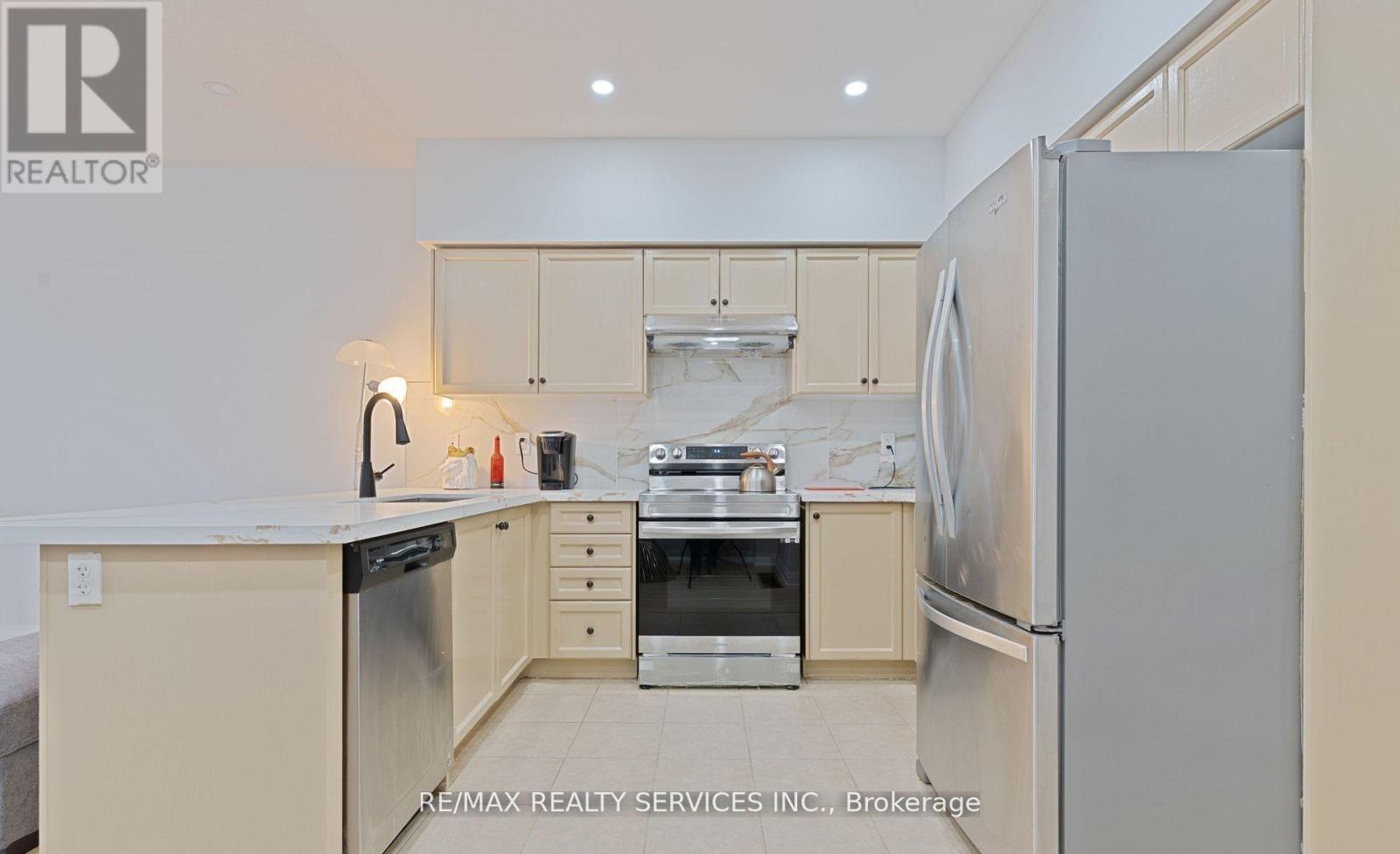 107 Frenchpark Circle, Brampton (Credit Valley), Ontario  L6X 0Y5 - Photo 9 - W12769720