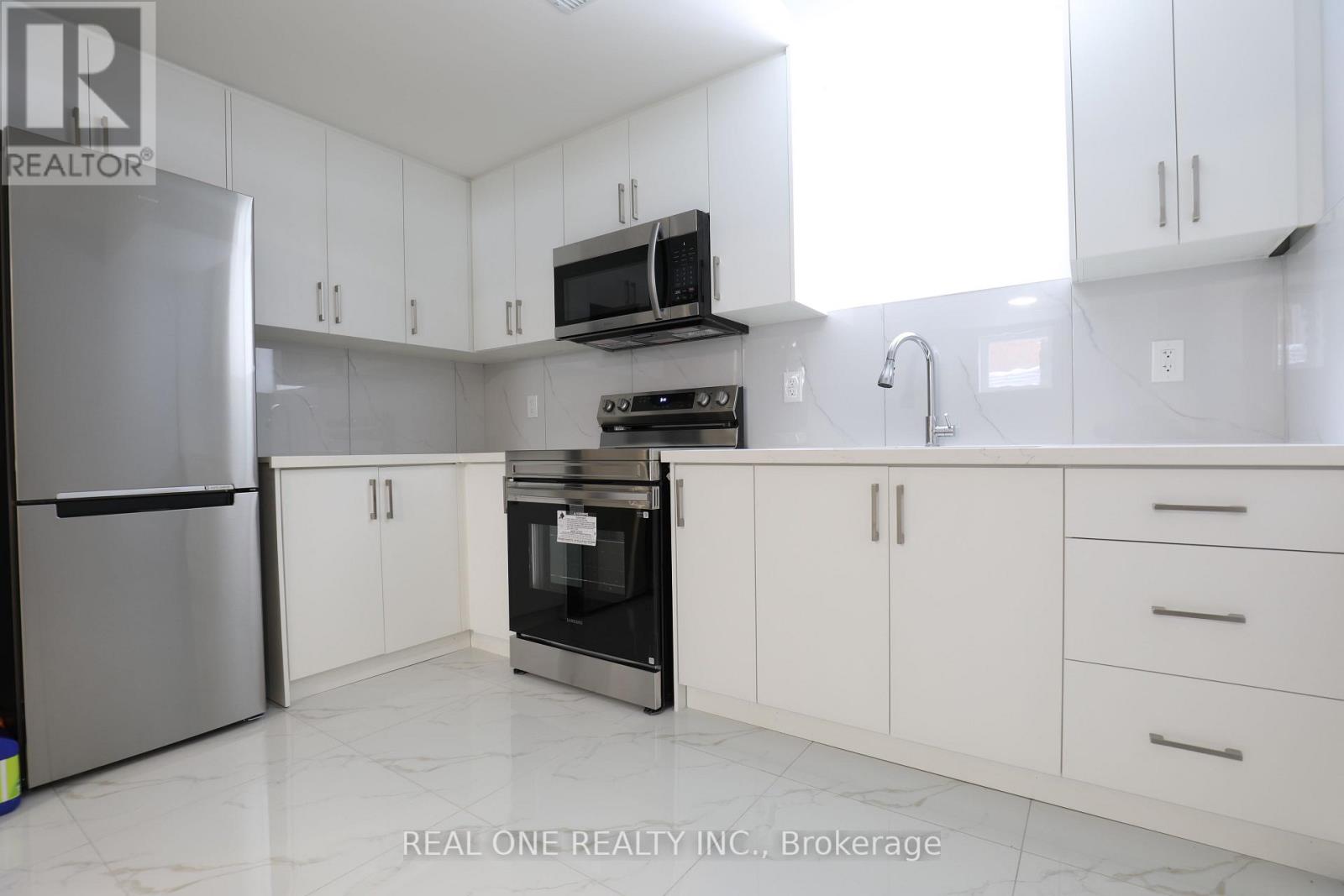 4499 Radisson (Bsmt) Crescent, Mississauga, Ontario  L5M 4C8 - Photo 2 - W12769734