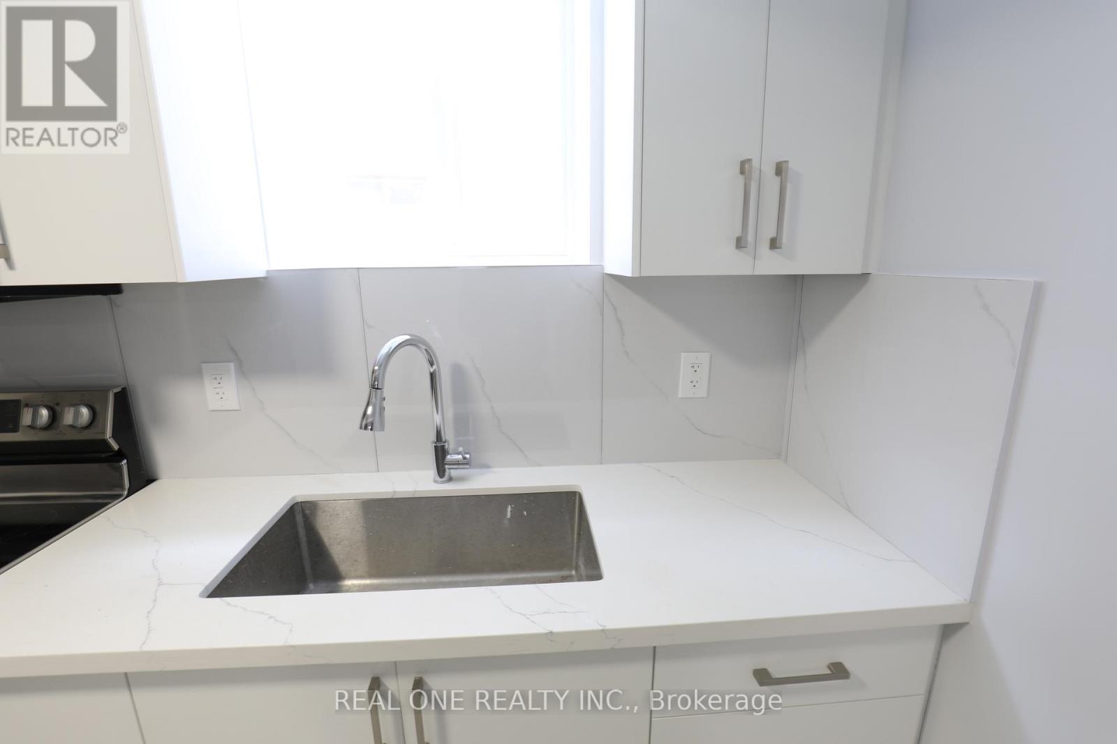 4499 Radisson (Bsmt) Crescent, Mississauga, Ontario  L5M 4C8 - Photo 3 - W12769734