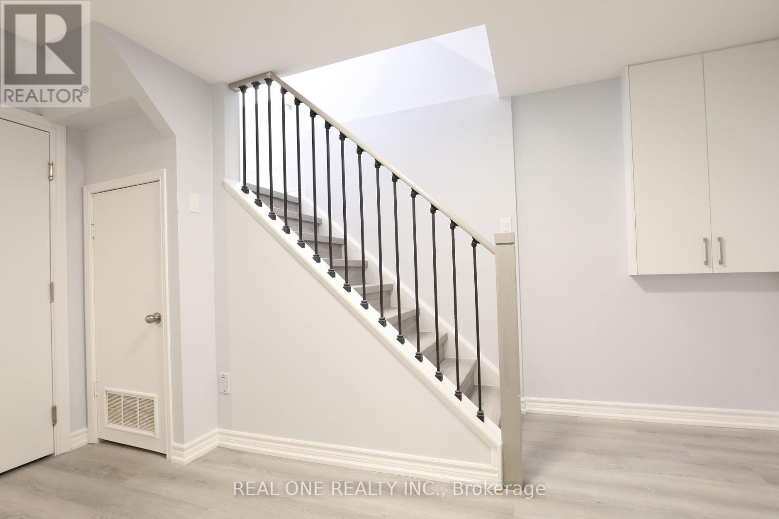 4499 Radisson (Bsmt) Crescent, Mississauga, Ontario  L5M 4C8 - Photo 6 - W12769734