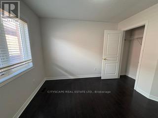 Upper - 4375 Trail Blazer Way, Mississauga, Ontario  L5R 0C5 - Photo 3 - W12769740