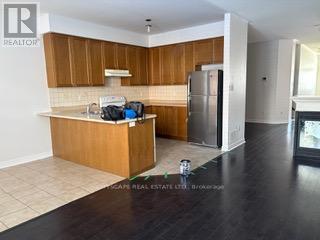 Upper - 4375 Trail Blazer Way, Mississauga, Ontario  L5R 0C5 - Photo 9 - W12769740