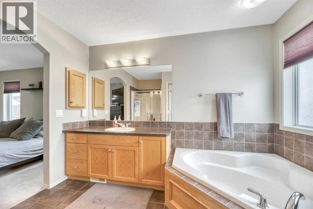 408 Rainbow Falls Way, Chestermere, Alberta  T1X 1S6 - Photo 29 - A2269868