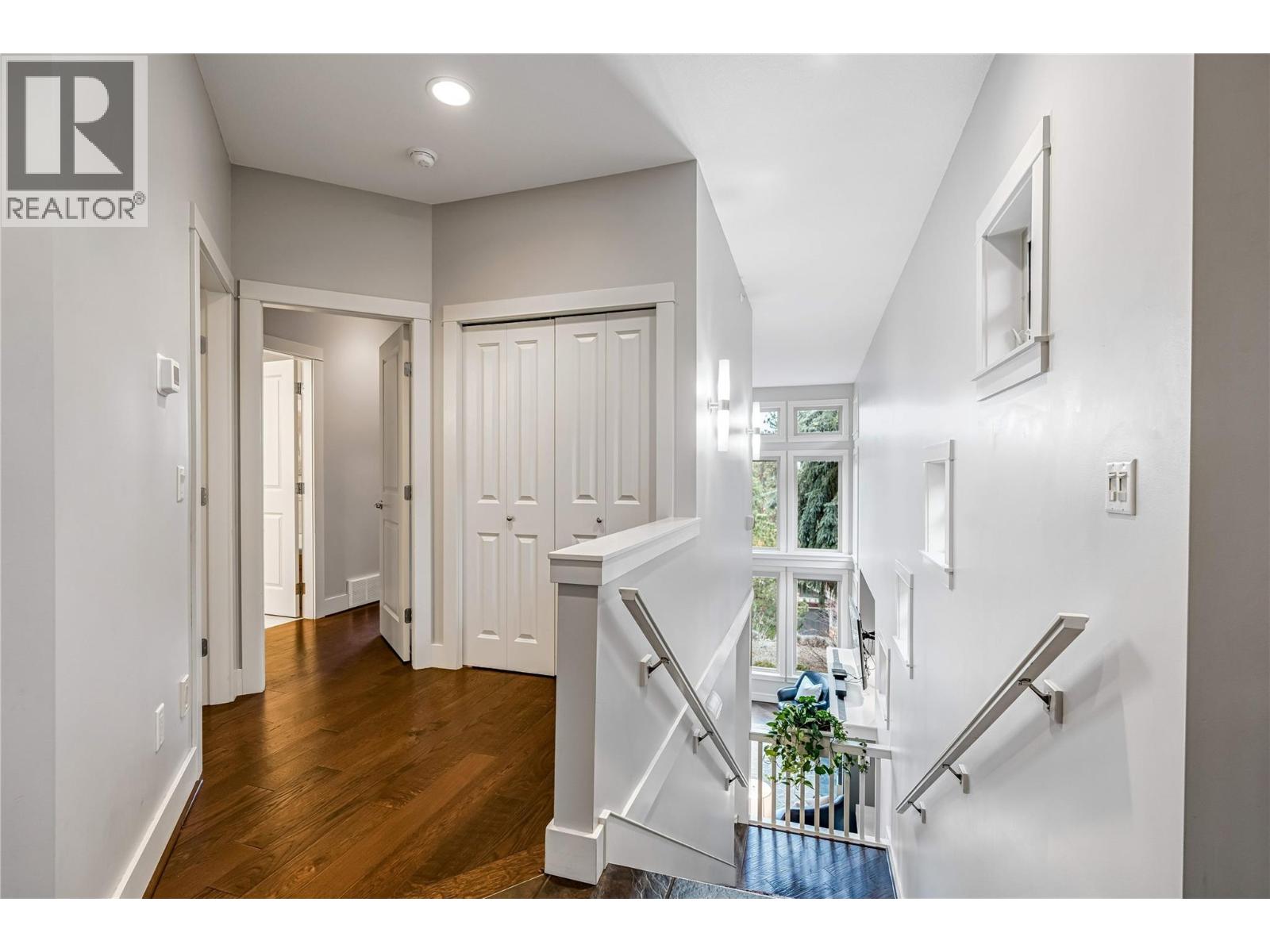 420 Niblick Court, Vernon, British Columbia  V1H 1V6 - Photo 3 - 10375151