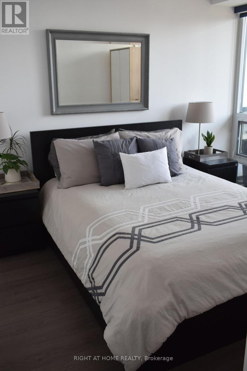 1207 - 105 George Street, Toronto (Moss Park), Ontario  M5S 2E8 - Photo 10 - C12769766