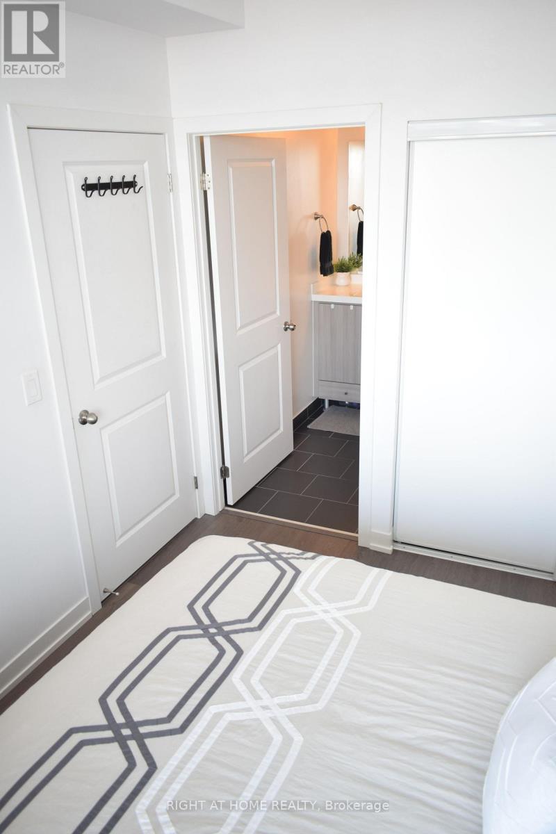 1207 - 105 George Street, Toronto (Moss Park), Ontario  M5S 2E8 - Photo 11 - C12769766