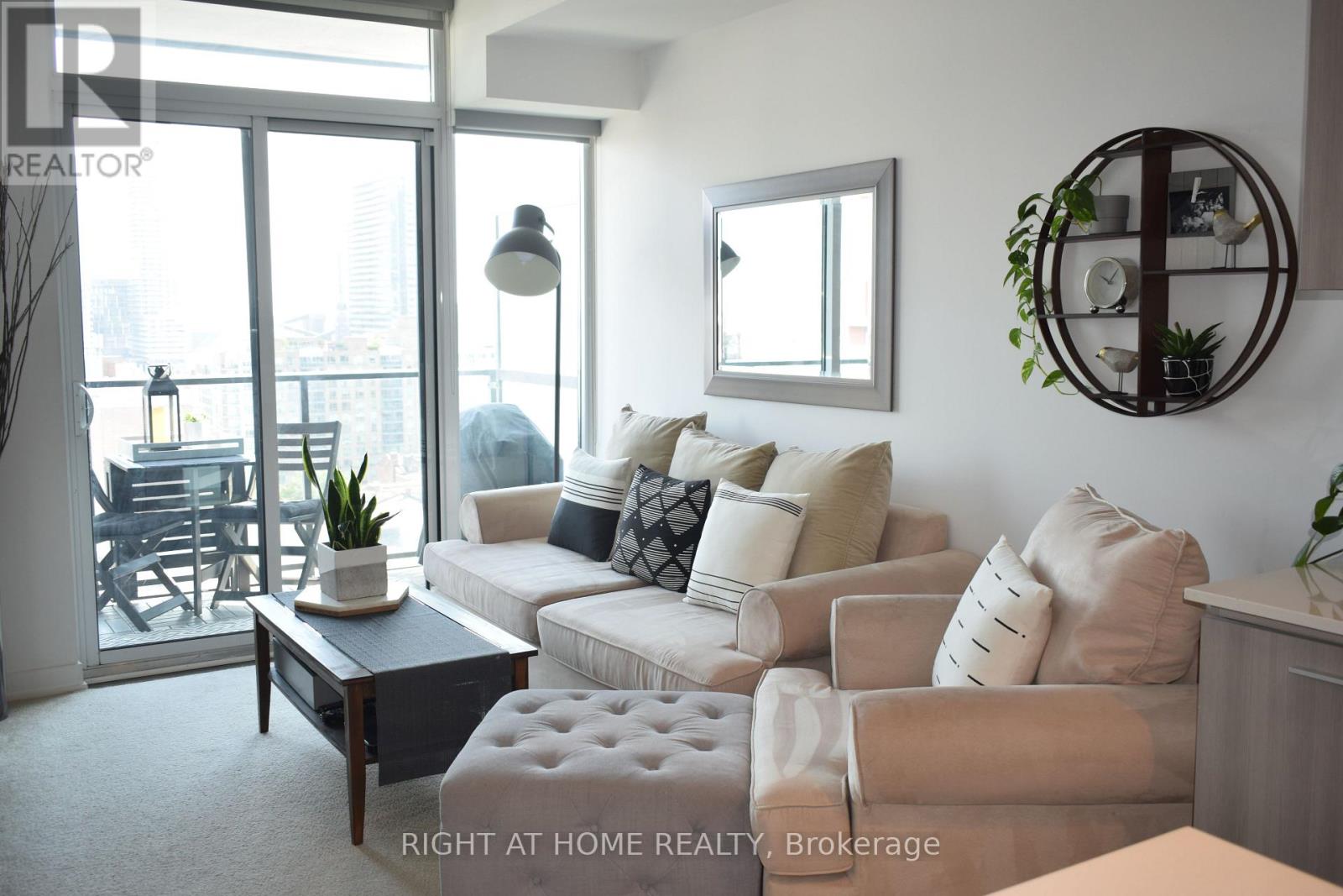 1207 - 105 George Street, Toronto (Moss Park), Ontario  M5S 2E8 - Photo 15 - C12769766