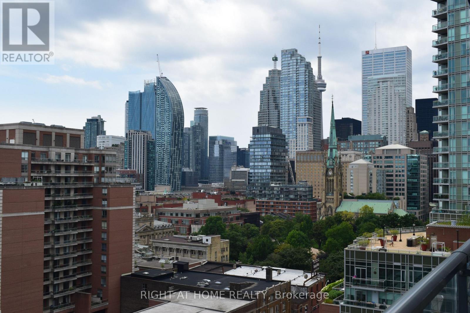 1207 - 105 George Street, Toronto (Moss Park), Ontario  M5S 2E8 - Photo 4 - C12769766