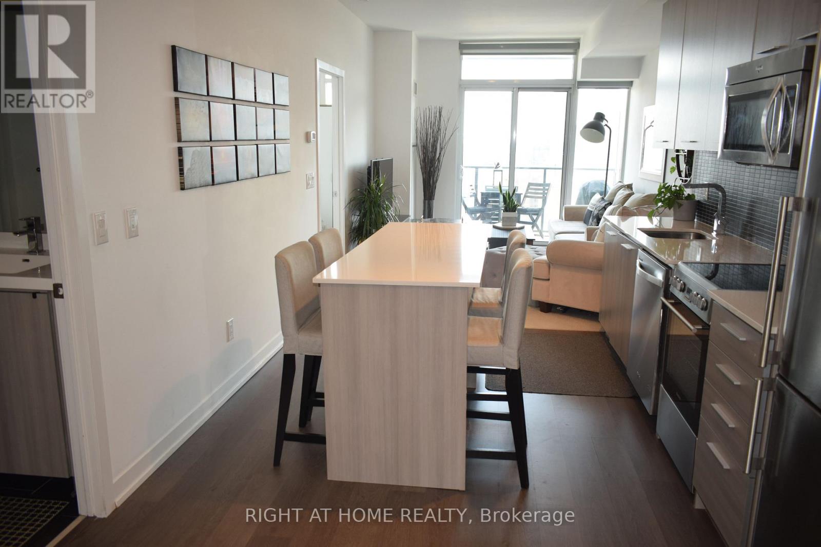 1207 - 105 George Street, Toronto (Moss Park), Ontario  M5S 2E8 - Photo 6 - C12769766