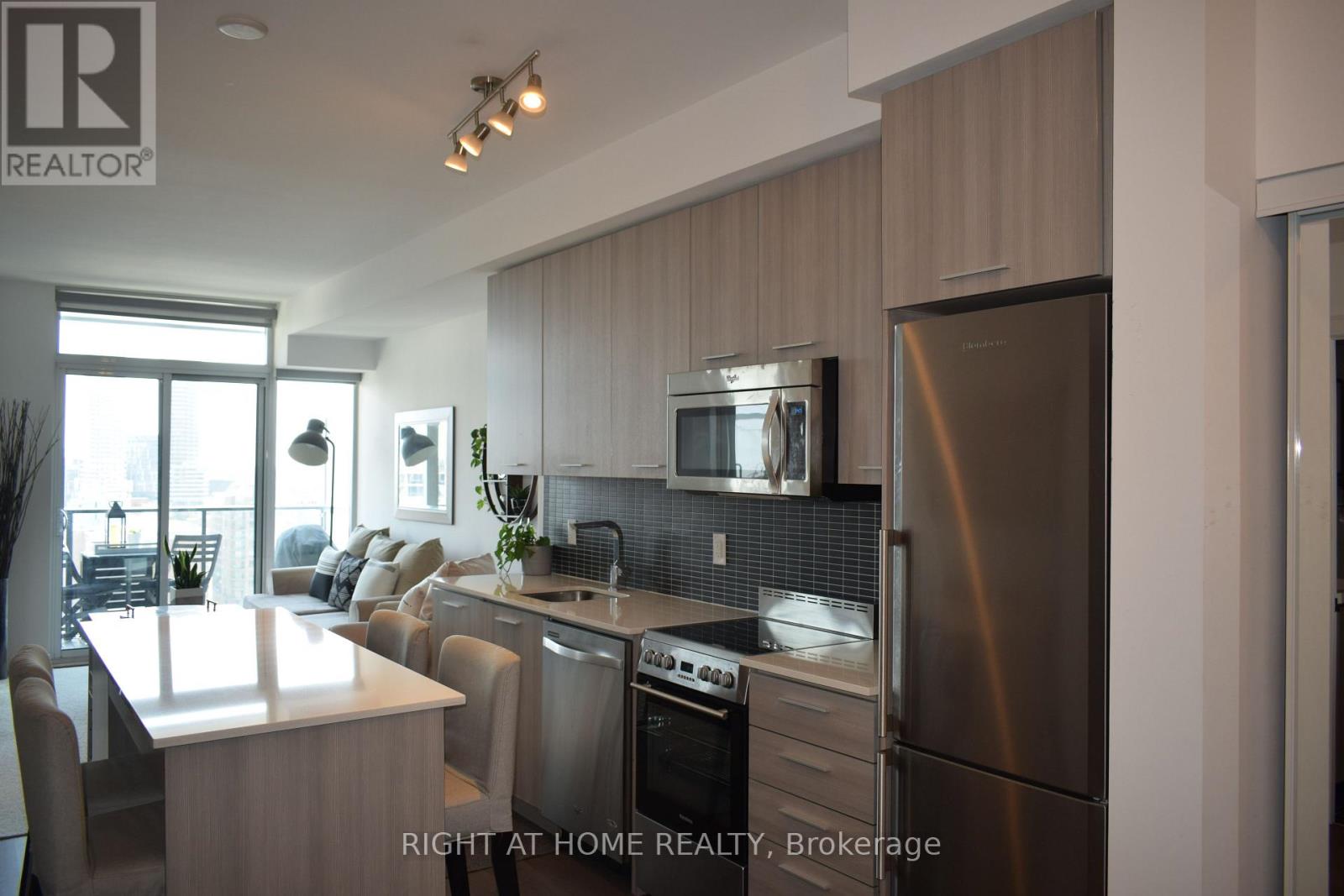 1207 - 105 George Street, Toronto (Moss Park), Ontario  M5S 2E8 - Photo 7 - C12769766