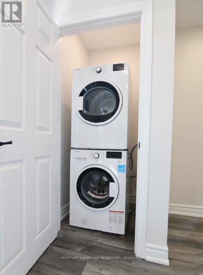 Upper - 43 Enderby Road, Toronto, Ontario  M4E 2S4 - Photo 10 - E12764050