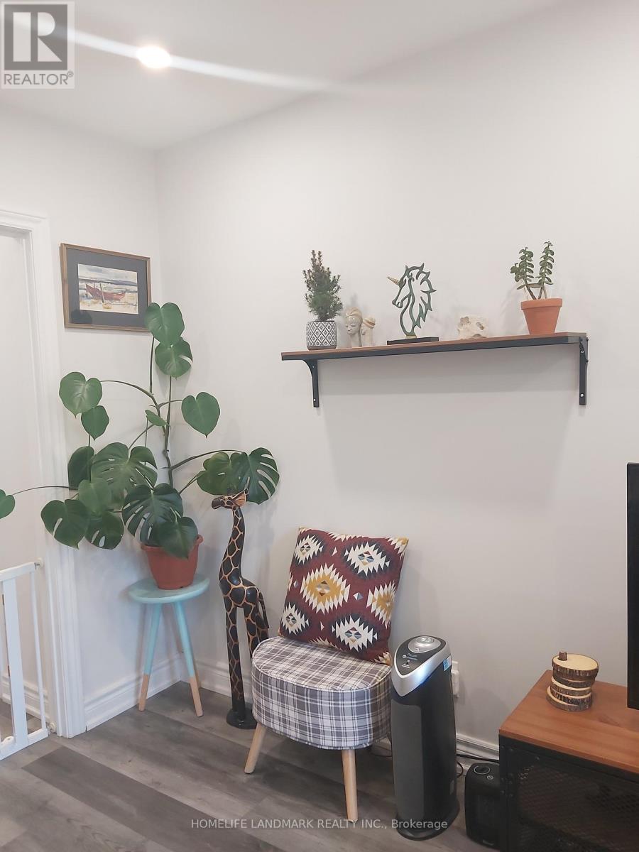 Upper - 43 Enderby Road, Toronto, Ontario  M4E 2S4 - Photo 15 - E12764050