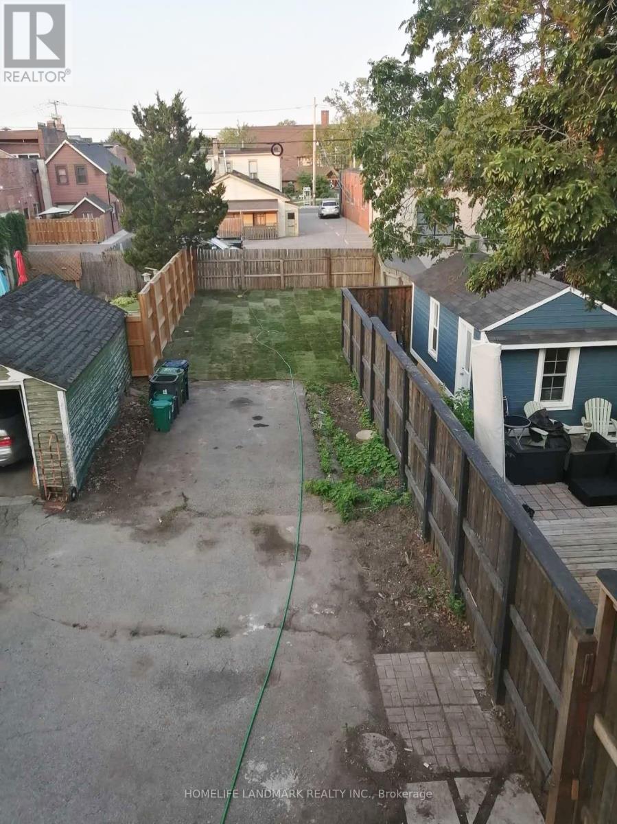 Upper - 43 Enderby Road, Toronto, Ontario  M4E 2S4 - Photo 16 - E12764050