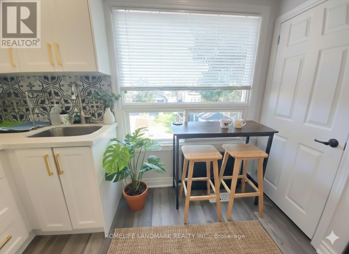 Upper - 43 Enderby Road, Toronto, Ontario  M4E 2S4 - Photo 6 - E12764050