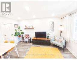 UPPER - 43 ENDERBY ROAD, Toronto, Ontario