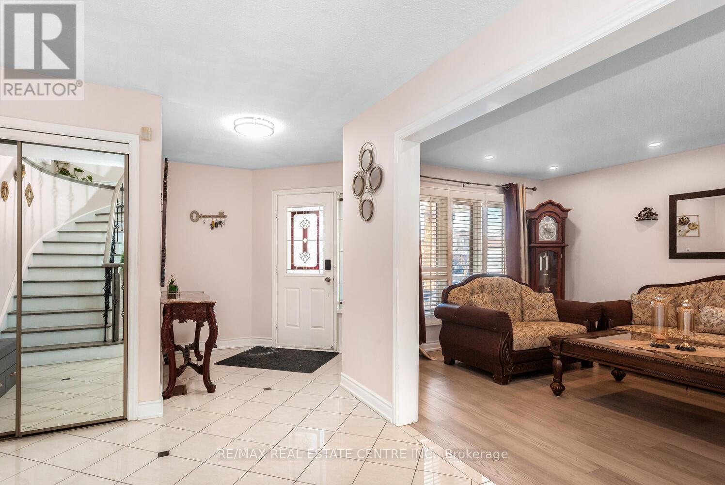 41 Presidential Street, Vaughan, Ontario  L4L 5H2 - Photo 4 - N12769764