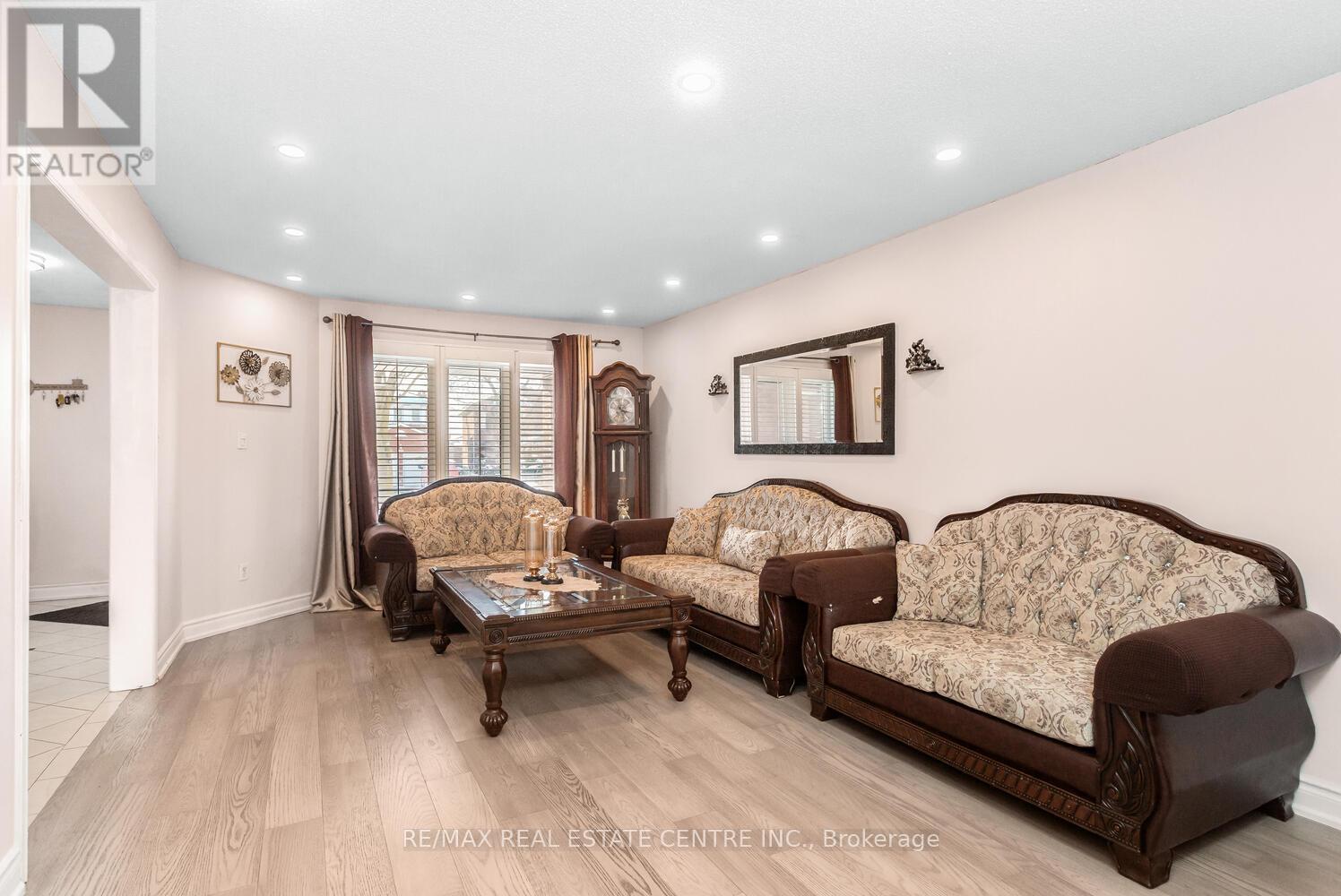 41 Presidential Street, Vaughan, Ontario  L4L 5H2 - Photo 7 - N12769764