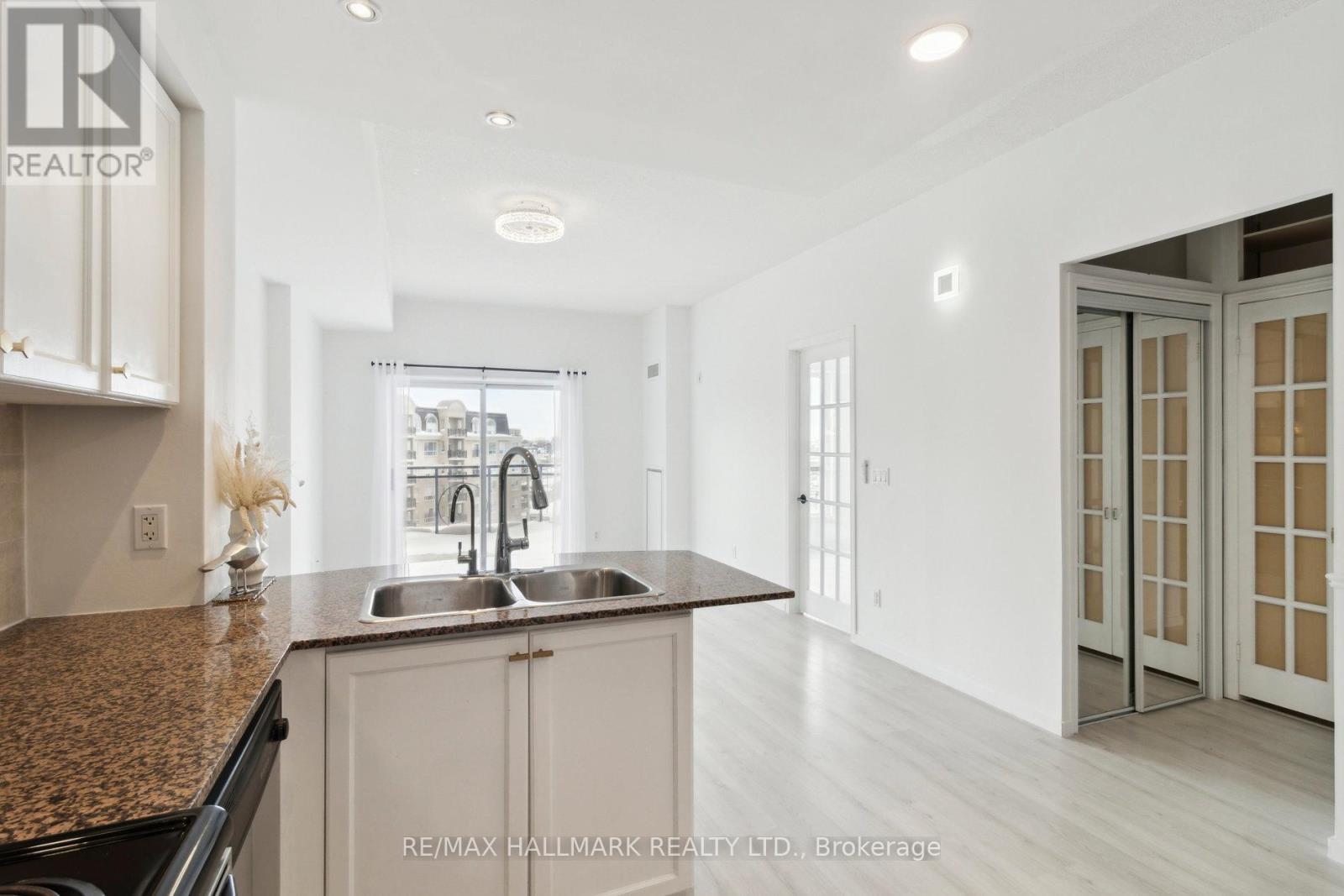 713 - 2 Maison Parc Court, Vaughan (Lakeview Estates), Ontario  L4J 9K4 - Photo 13 - N12769784