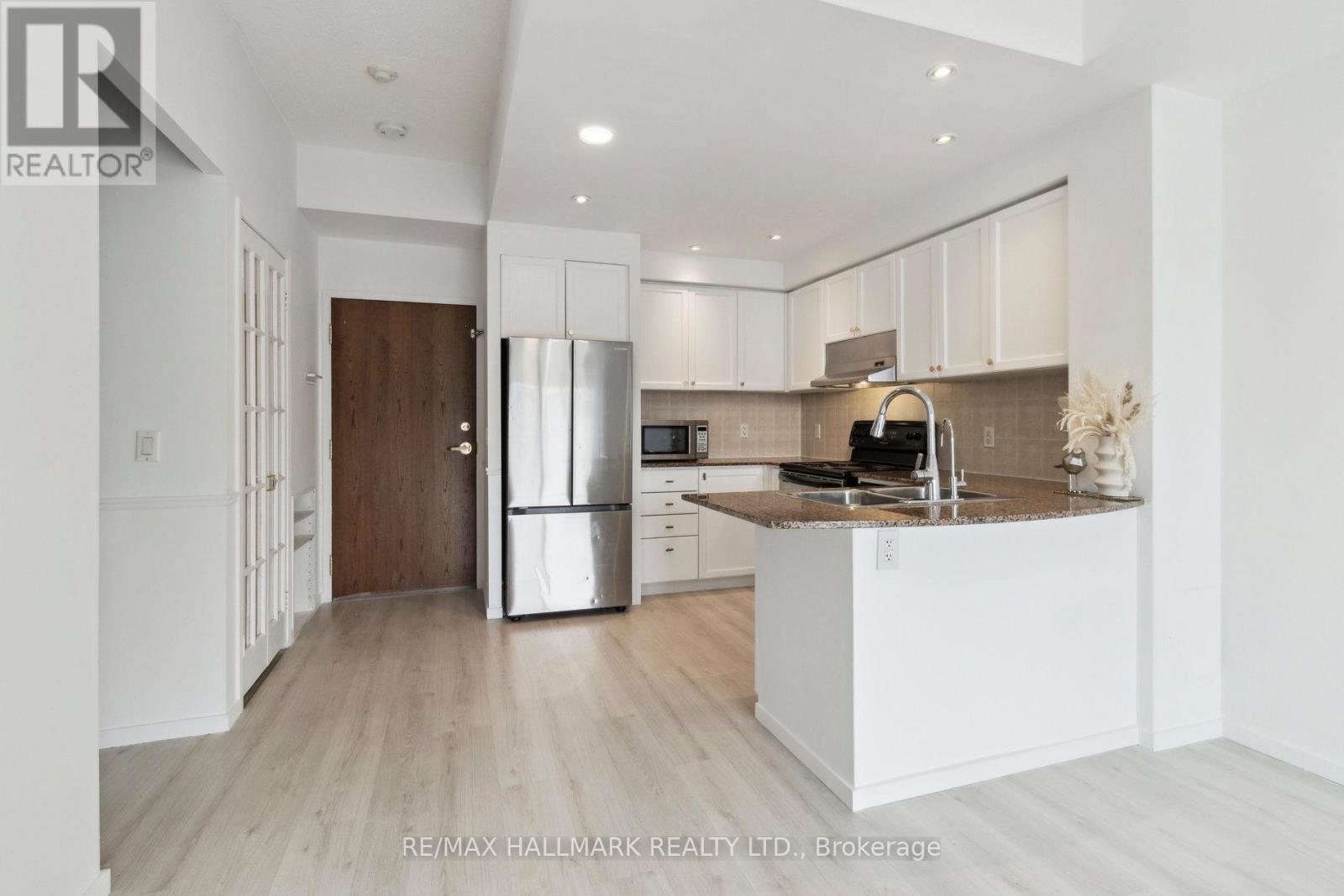 713 - 2 Maison Parc Court, Vaughan (Lakeview Estates), Ontario  L4J 9K4 - Photo 5 - N12769784