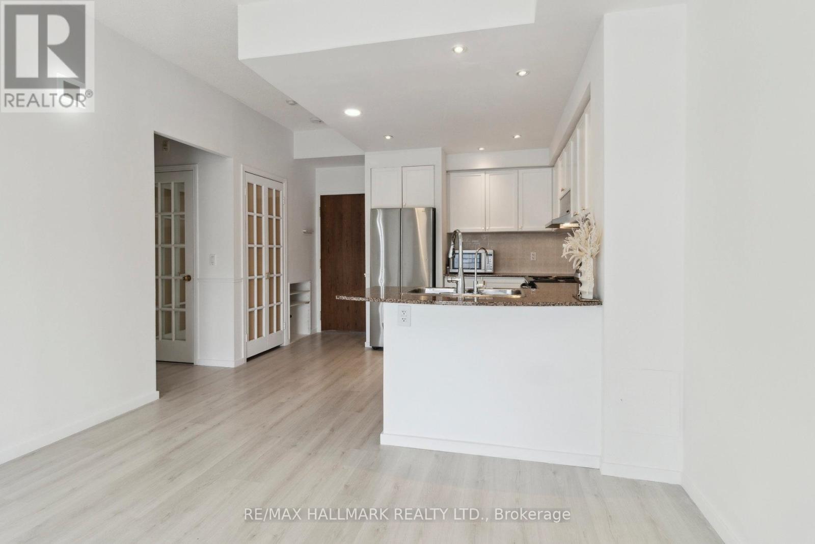 713 - 2 Maison Parc Court, Vaughan (Lakeview Estates), Ontario  L4J 9K4 - Photo 9 - N12769784