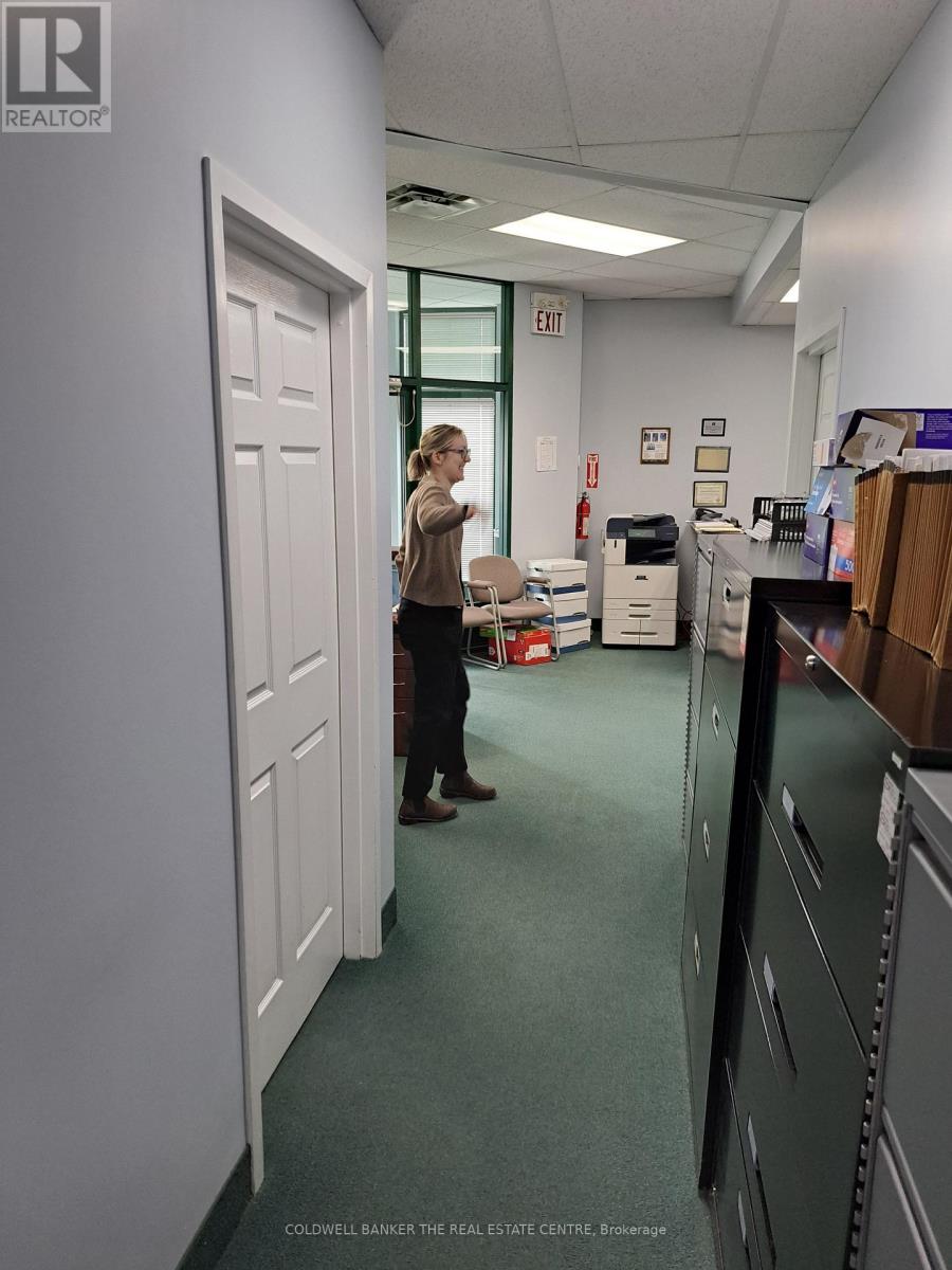 1&2 - 1050 Cooke Boulevard, Burlington, Ontario  L7T 4A8 - Photo 4 - W12769760