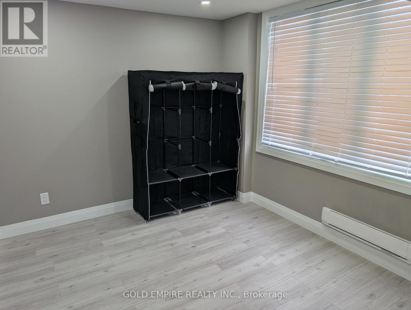 Lower - 22 Ahmed Place, St. Thomas, Ontario  N5R 0N2 - Photo 7 - X12769790