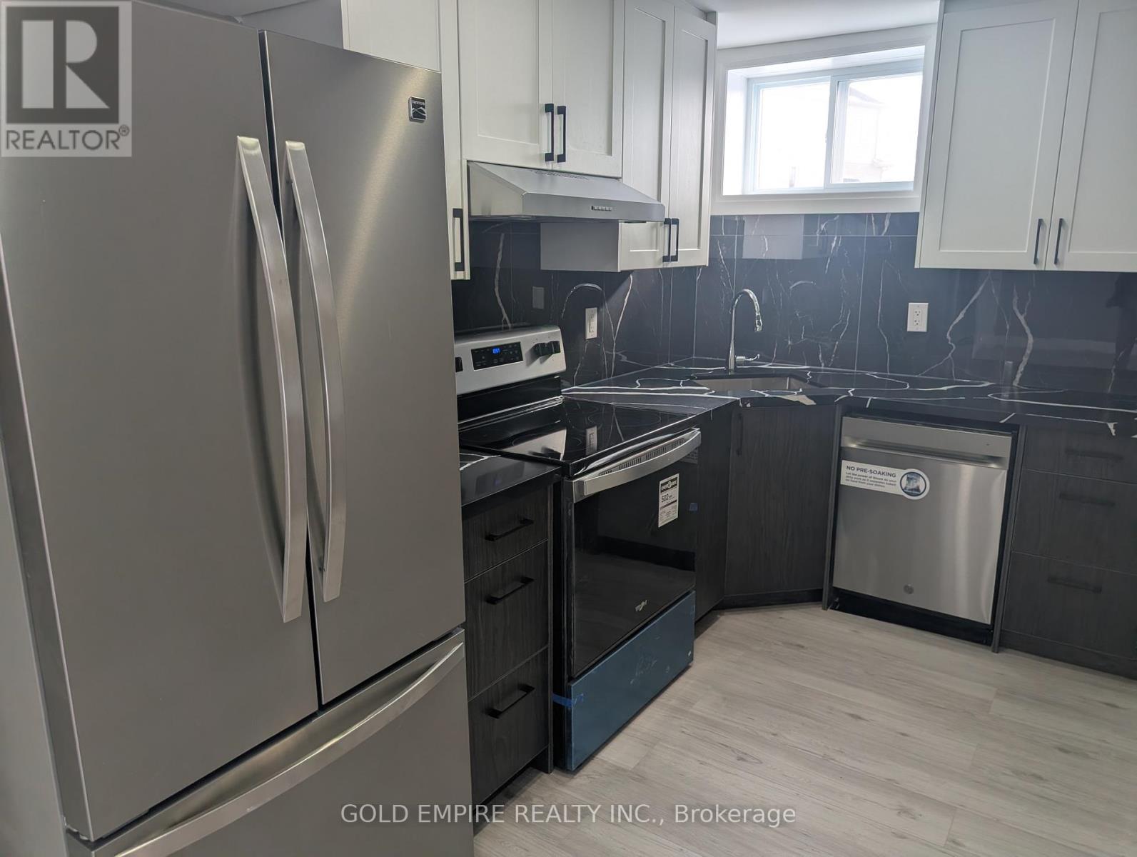 Lower - 22 Ahmed Place, St. Thomas, Ontario  N5R 0N2 - Photo 8 - X12769790