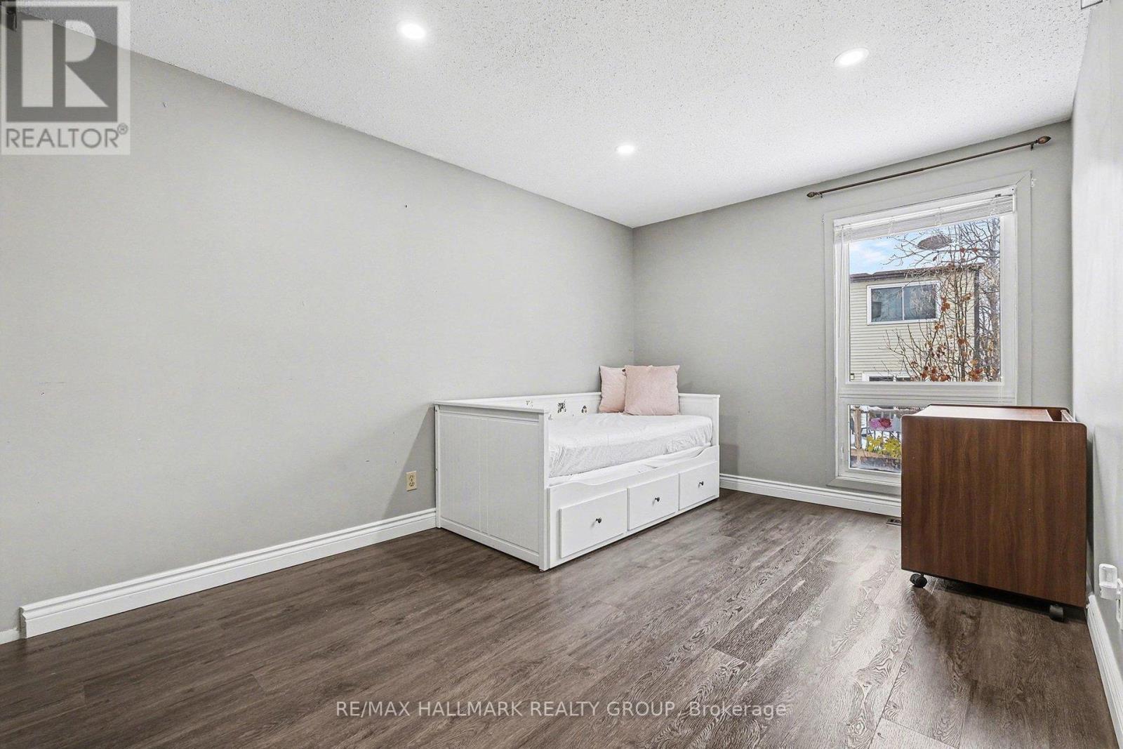 808 Torsa Court, Ottawa, Ontario  K2B 8P8 - Photo 13 - X12769800