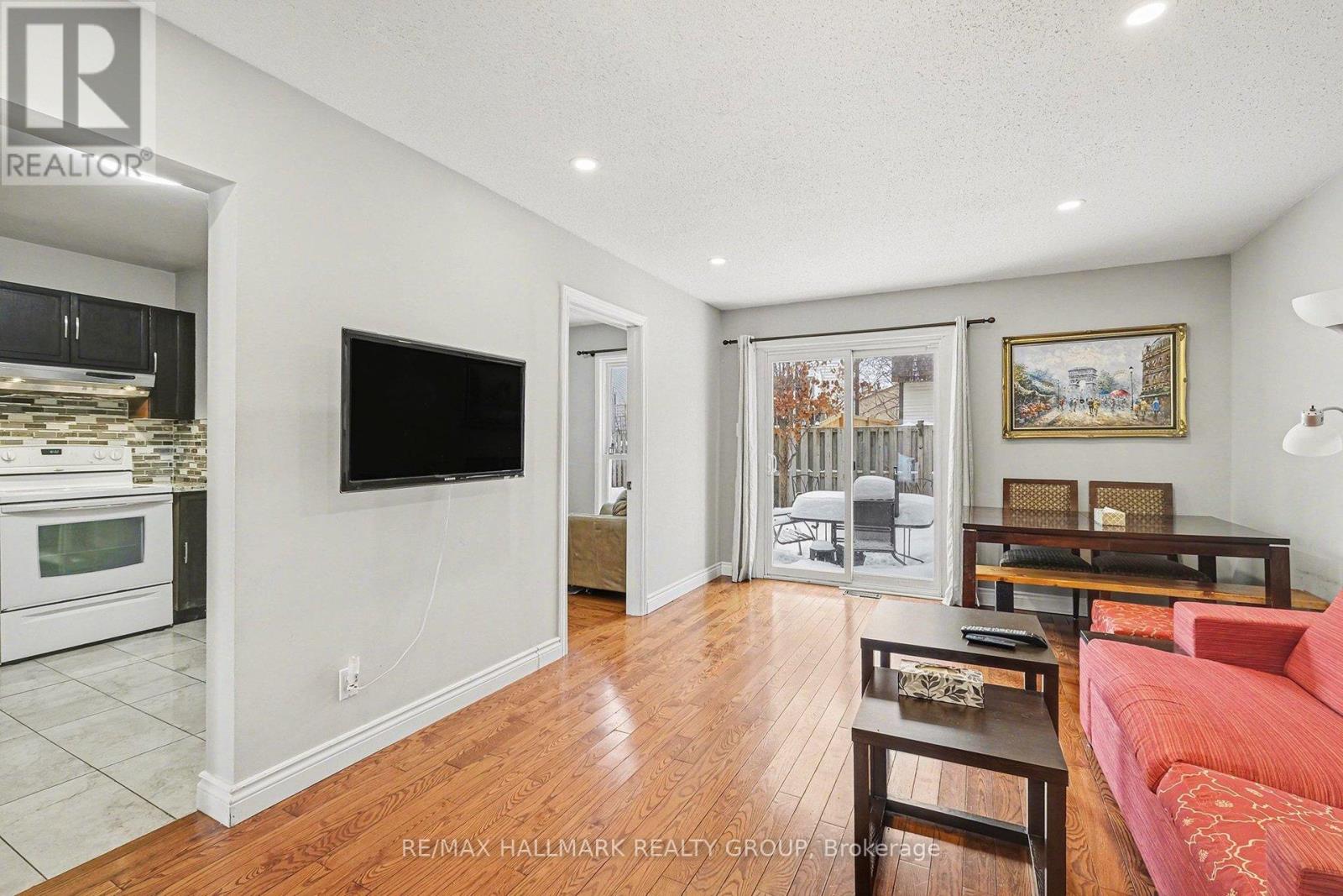 808 Torsa Court, Ottawa, Ontario  K2B 8P8 - Photo 5 - X12769800