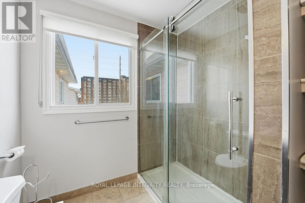 2039 St. Laurent Boulevard, Ottawa, Ontario  K1G 1A5 - Photo 16 - X12769804