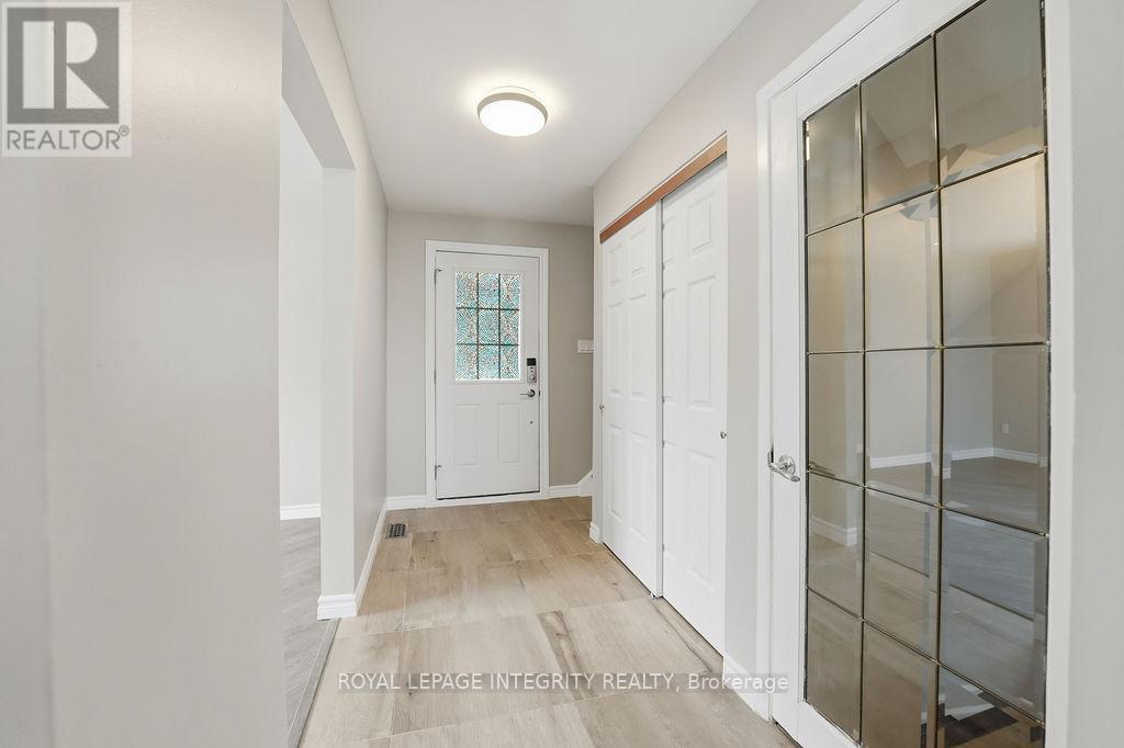 2039 St. Laurent Boulevard, Ottawa, Ontario  K1G 1A5 - Photo 3 - X12769804