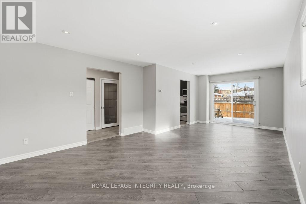 2039 St. Laurent Boulevard, Ottawa, Ontario  K1G 1A5 - Photo 4 - X12769804