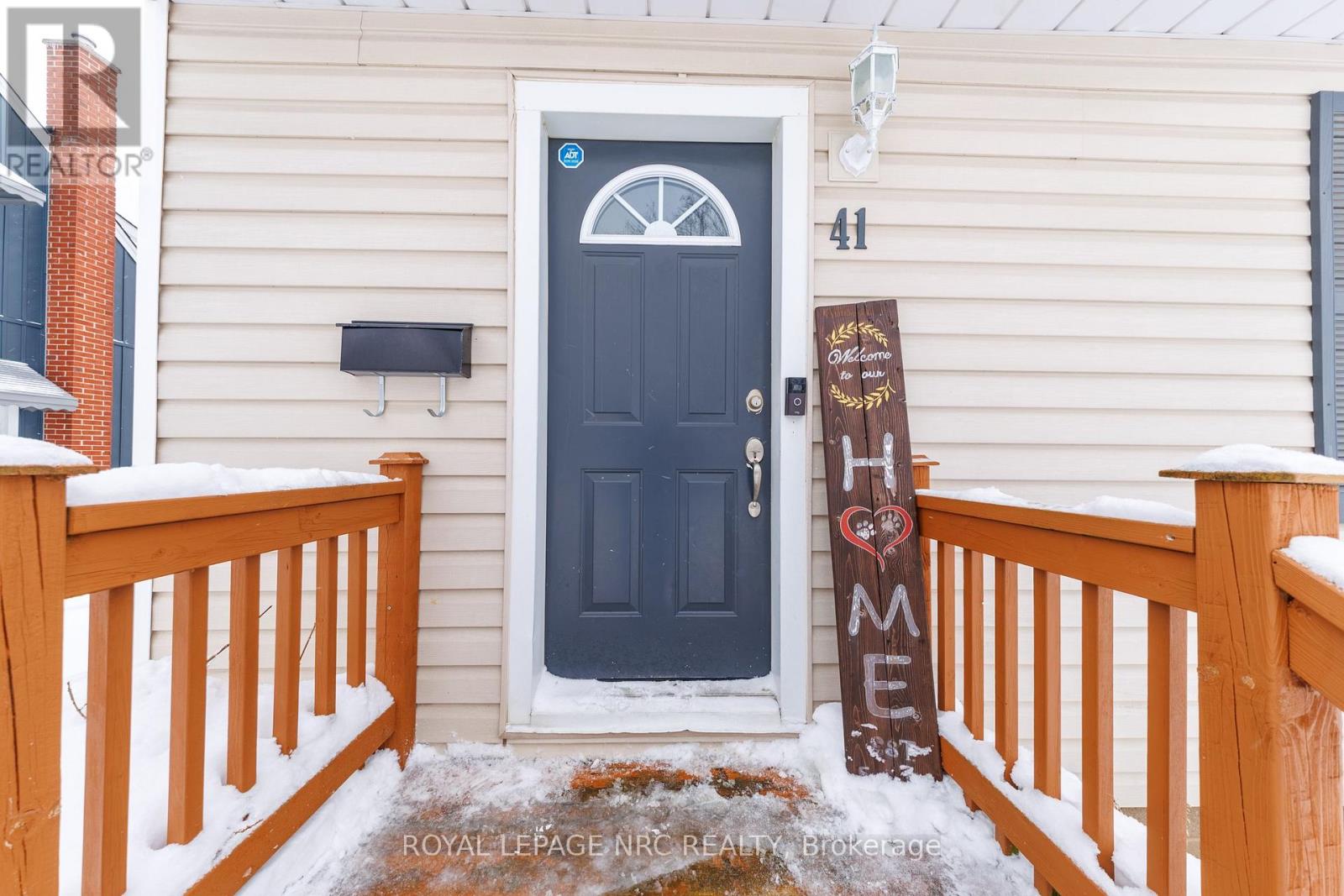 41 Mcdonald Avenue, Thorold (Thorold Downtown), Ontario  L2V 3E5 - Photo 2 - X12769832