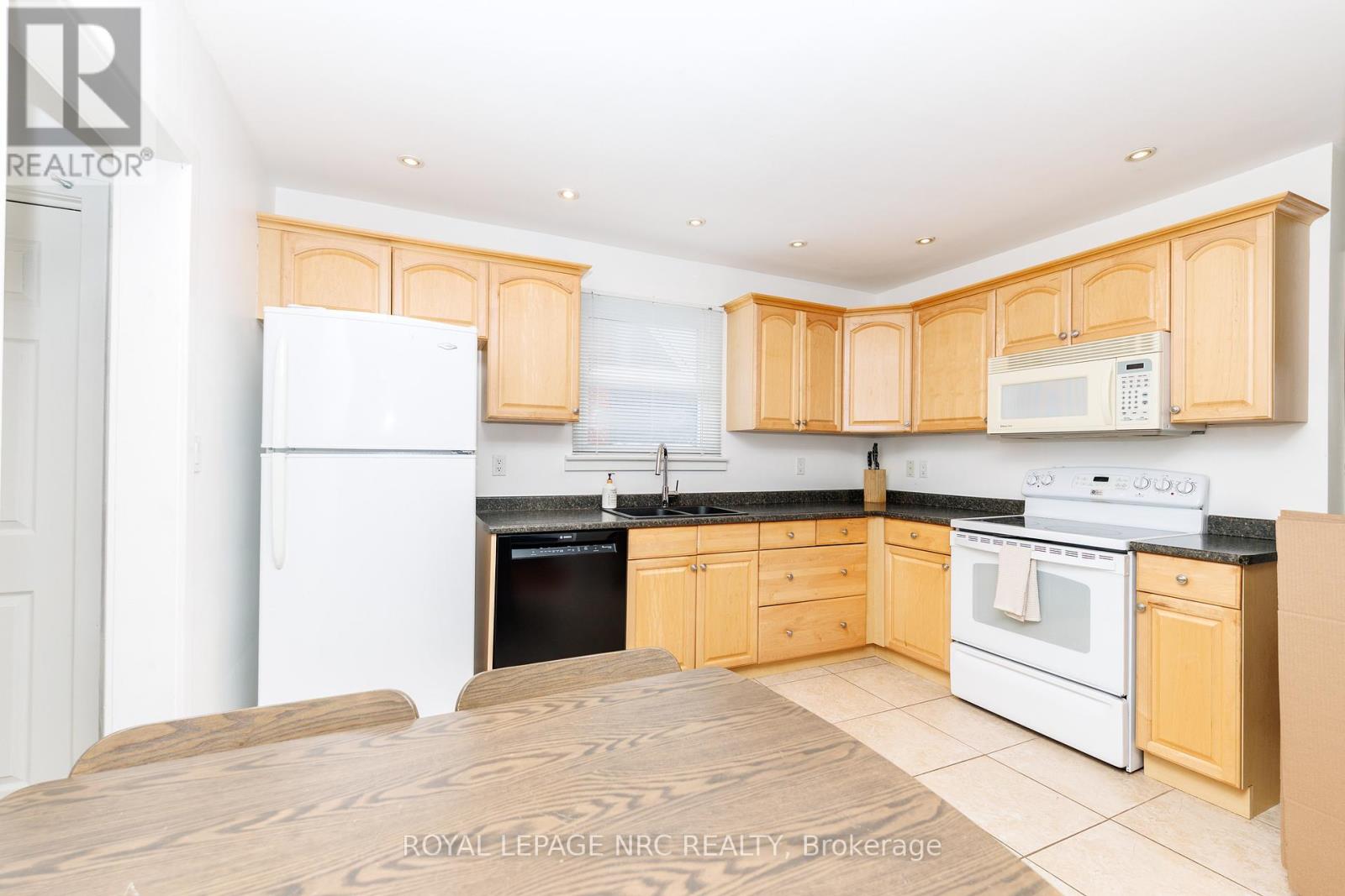 41 Mcdonald Avenue, Thorold (Thorold Downtown), Ontario  L2V 3E5 - Photo 4 - X12769832